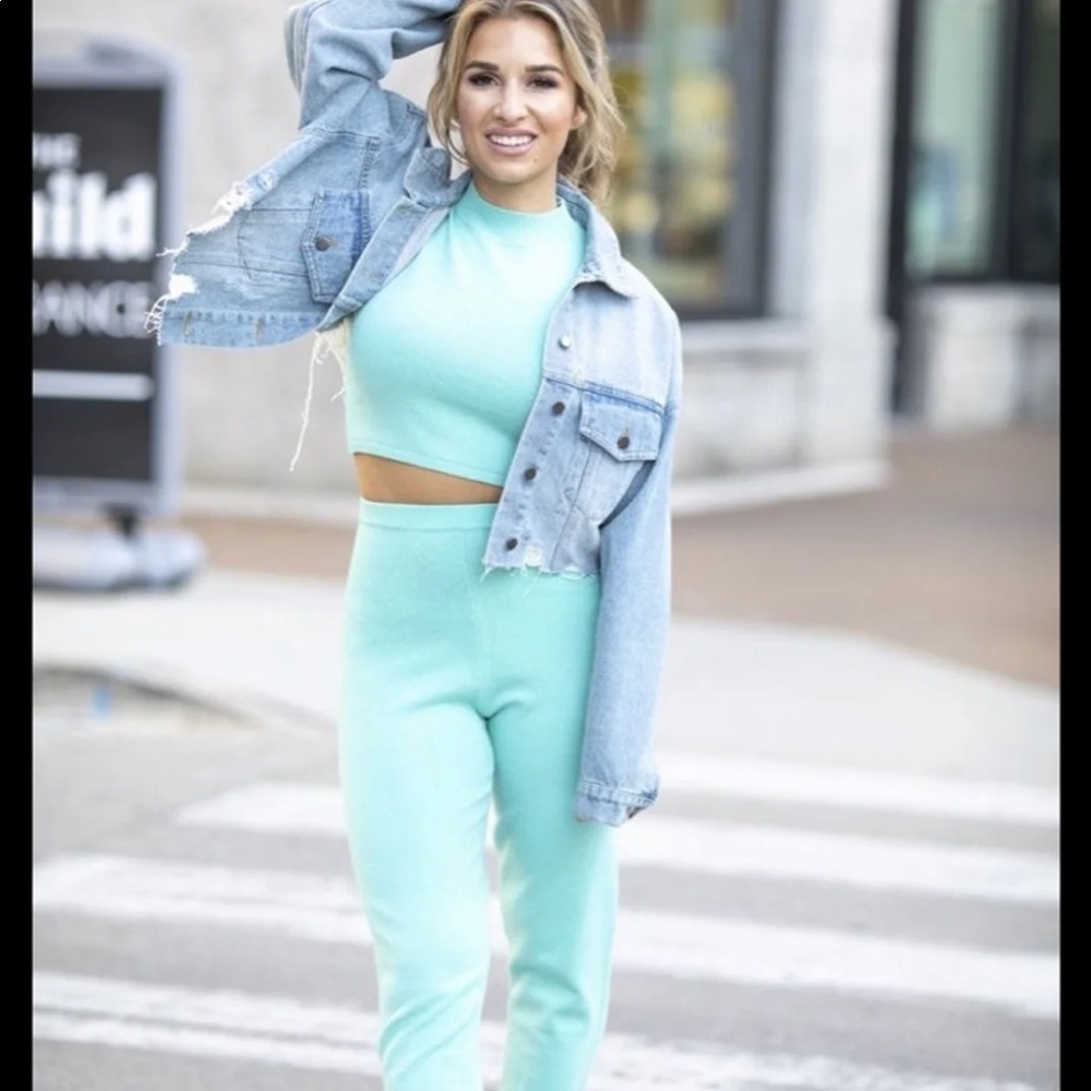 Kittenish blue sleeveless sweater set